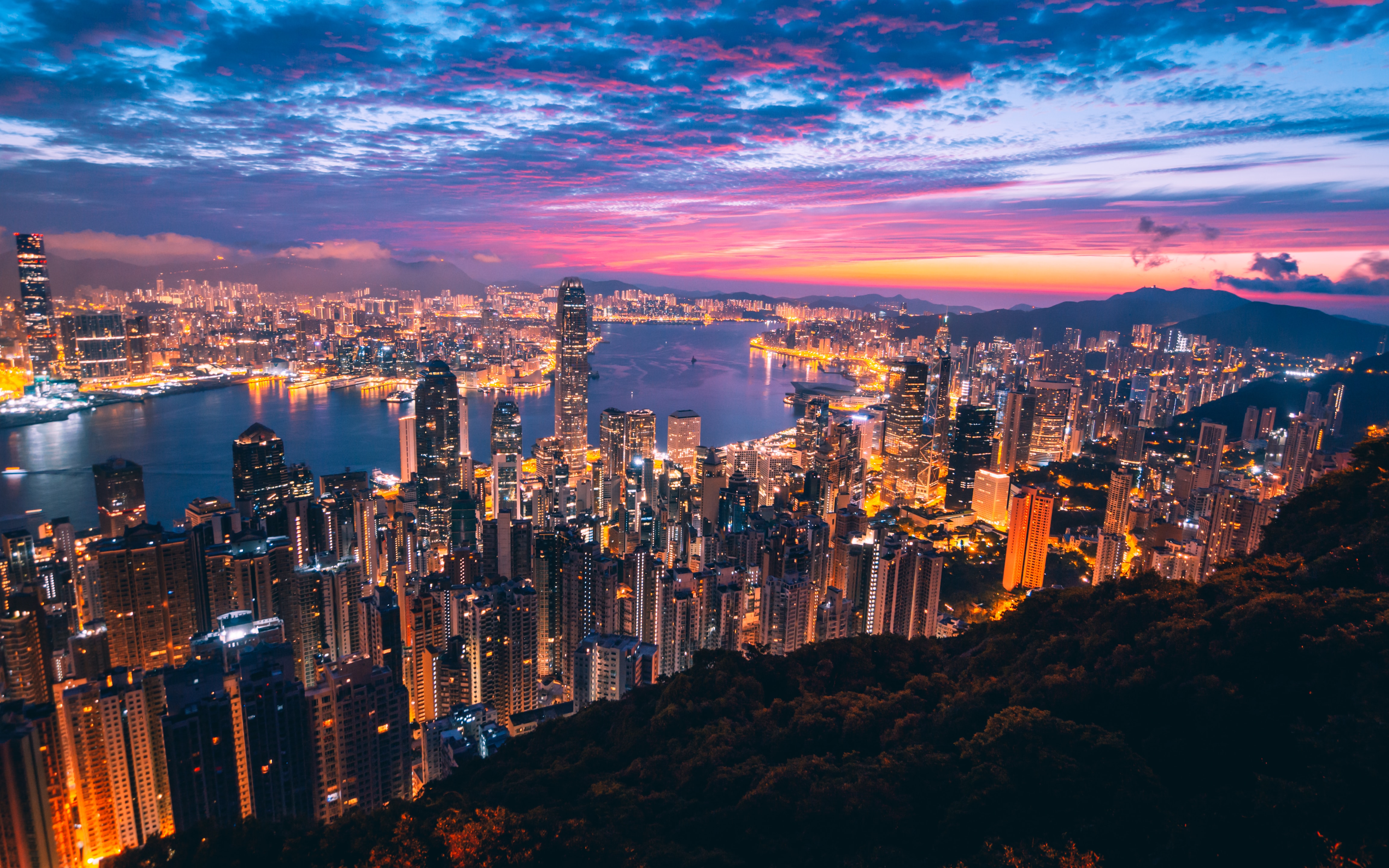Hong Kong, Photo by Simon Zhu on Unsplash